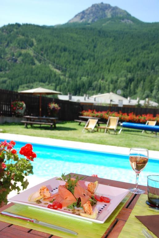 Hotel Plein Sud Serre Chevalier Esterno foto